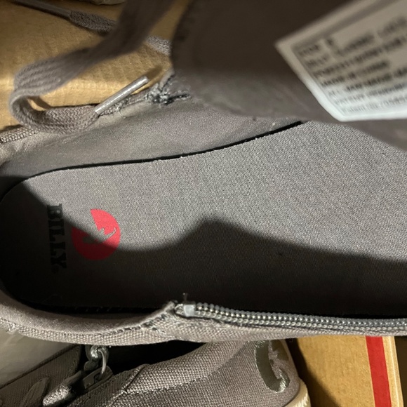 EUC - IOB BILLY Footwear Gore Low Zip-On Sneakers (6) - Picture 9 of 9